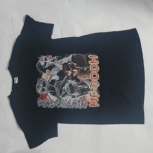 Bundle of 7 graphic tees